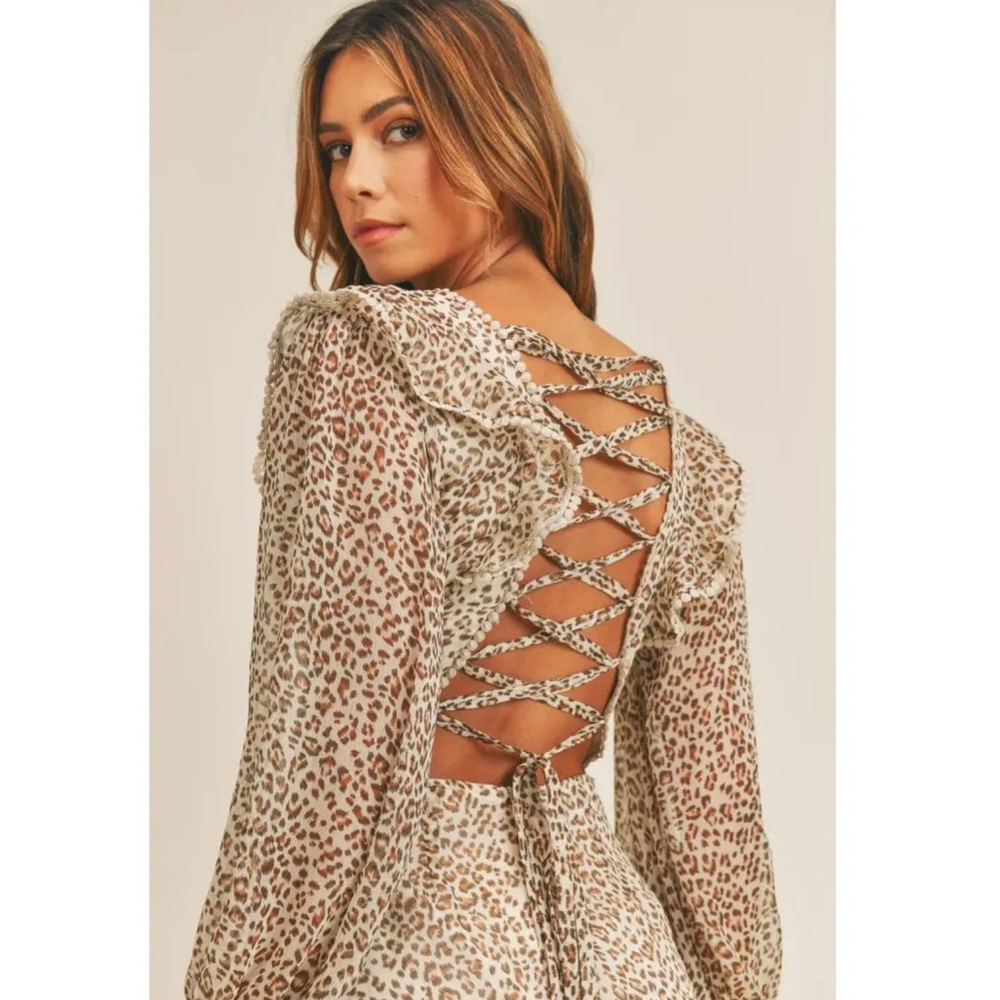 NWT leopard v-neck ruffle dress with detailed lace back